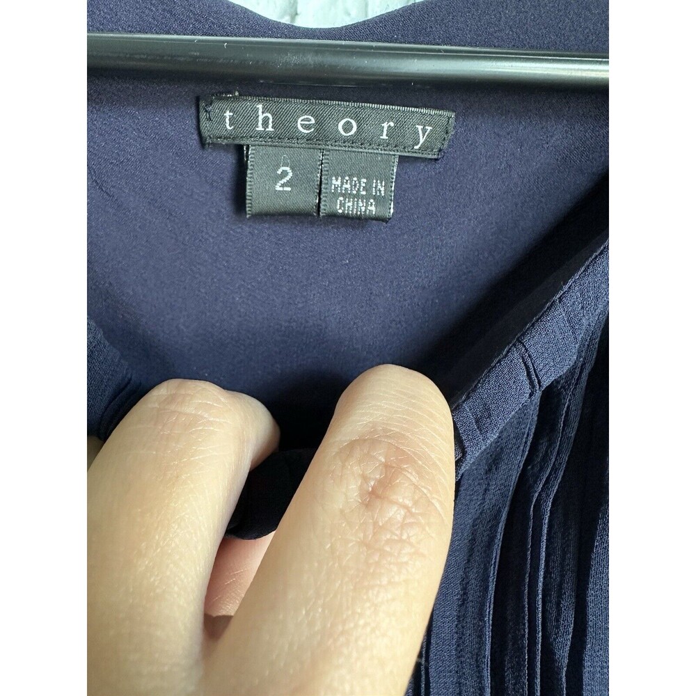 Theory Navy Blue Size 2 Silk Crinkle Pleated Sleeveless Cocktail Flowy Dress - Picture 3 of 5